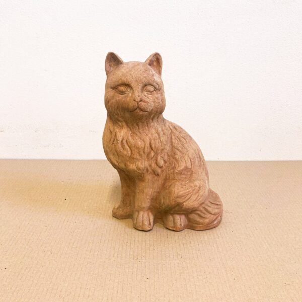 Gatto in piedi